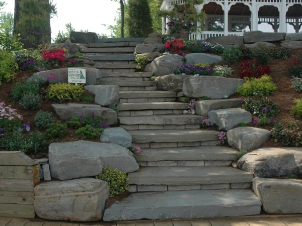 7 Tips on Using Landscape Boulders to Beautify Your Yard