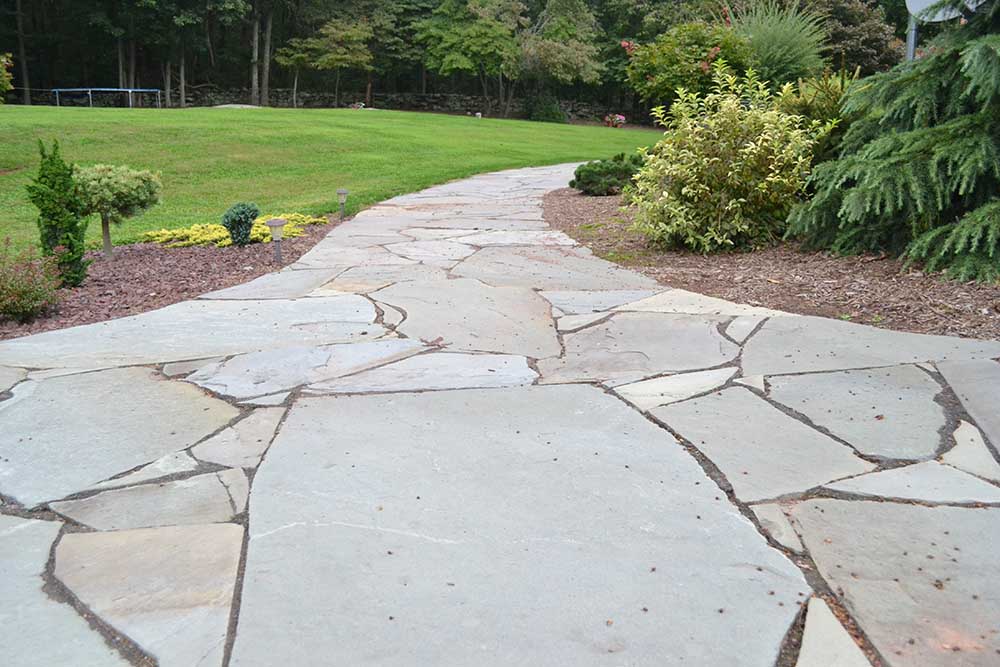 Flagstone in stone dust